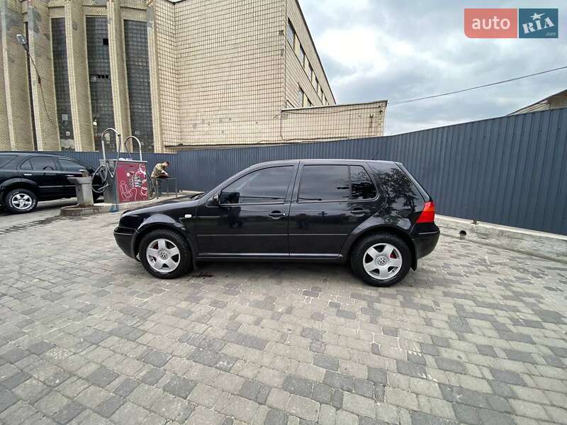 Хетчбек Volkswagen Golf 2003 в Києві