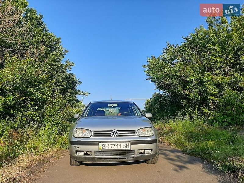 Хетчбек Volkswagen Golf 2004 в Одесі