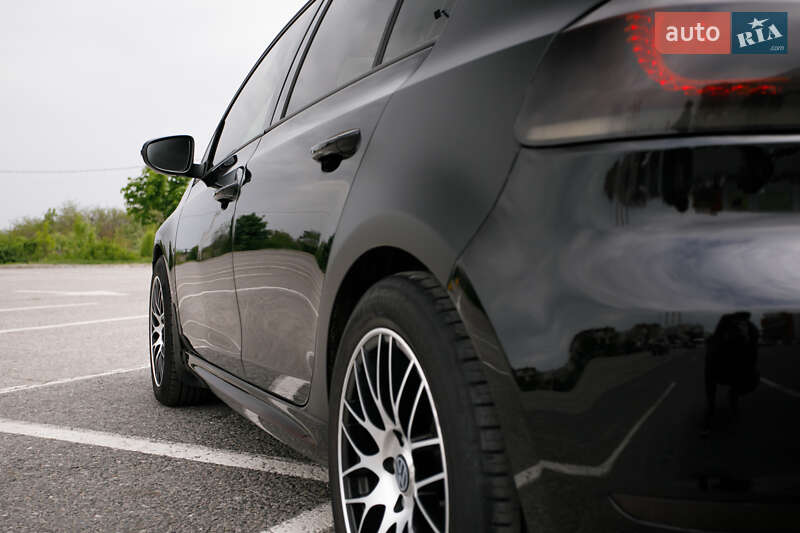 Хетчбек Volkswagen Golf 2012 в Чернівцях