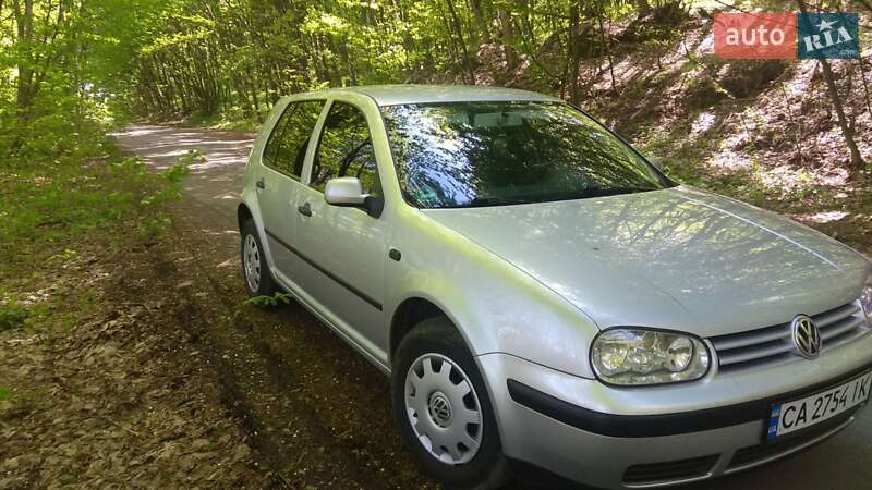 Хетчбек Volkswagen Golf 2001 в Каневі