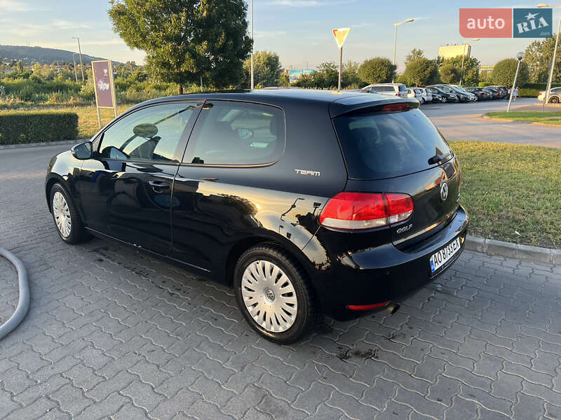 Хетчбек Volkswagen Golf 2010 в Виноградові