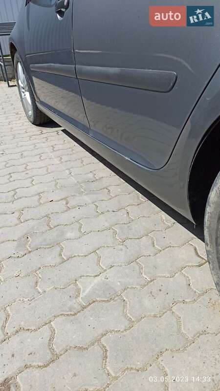 Хетчбек Volkswagen Golf 2005 в Коломиї