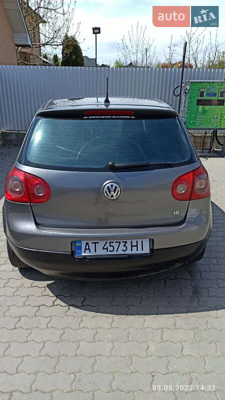 Хетчбек Volkswagen Golf 2005 в Коломиї