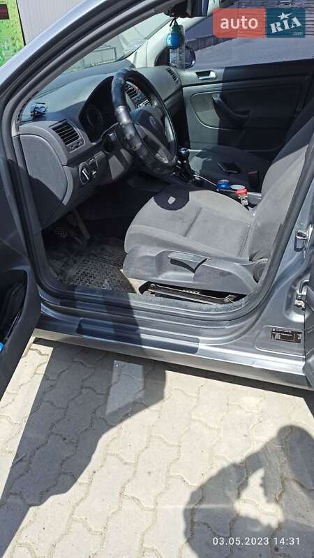 Хетчбек Volkswagen Golf 2005 в Коломиї