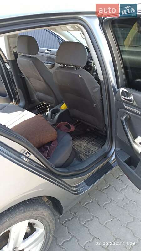 Хетчбек Volkswagen Golf 2005 в Коломиї