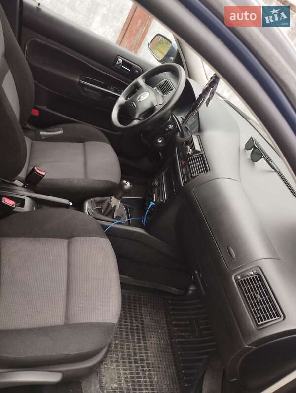 Хетчбек Volkswagen Golf 2001 в Ніжині