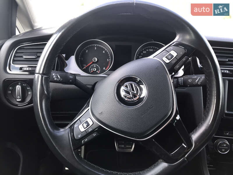 Універсал Volkswagen Golf 2016 в Луцьку