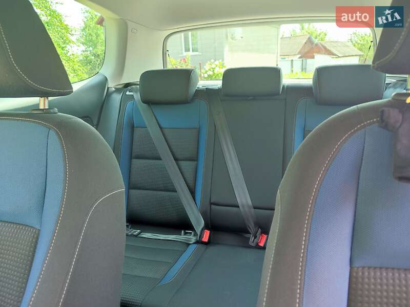 Хетчбек Volkswagen Golf 2010 в Чернівцях