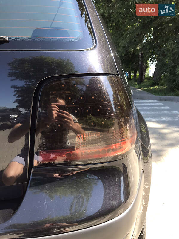 Хетчбек Volkswagen Golf 2000 в Чернівцях