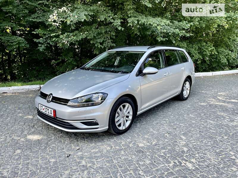 Универсал Volkswagen Golf 2018 в Черновцах