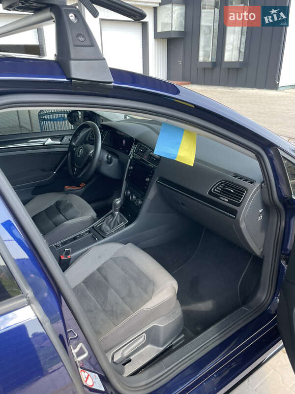 Хэтчбек Volkswagen Golf 2019 в Сумах