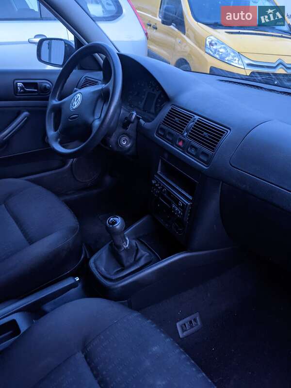 Хэтчбек Volkswagen Golf 2001 в Турке