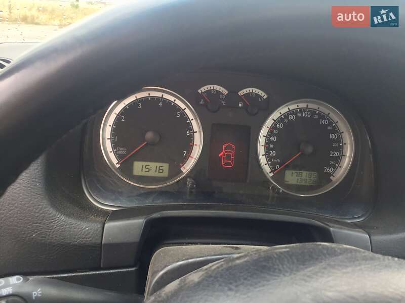 Хетчбек Volkswagen Golf 2002 в Одесі