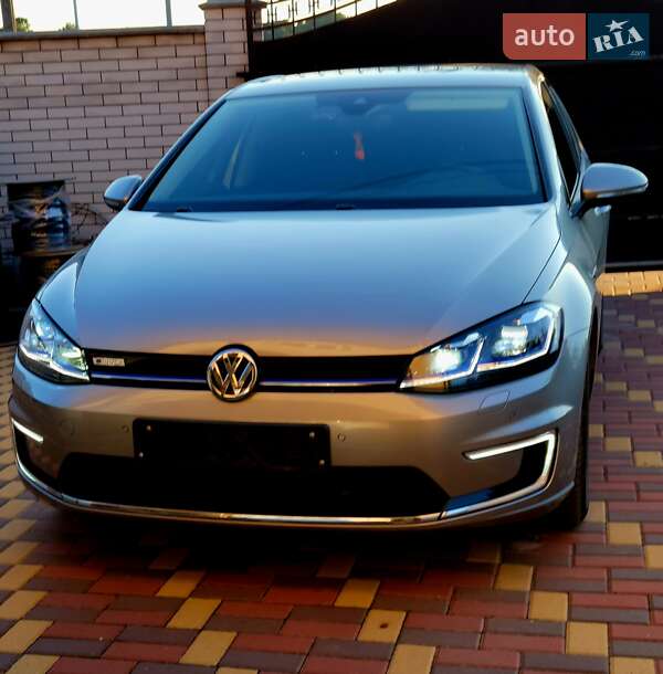 Хэтчбек Volkswagen Golf 2017 в Житомире