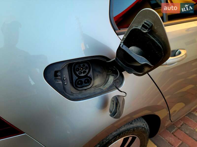 Хэтчбек Volkswagen Golf 2017 в Житомире