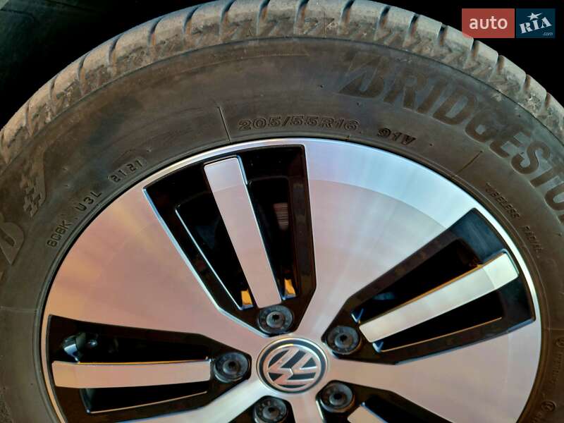 Хэтчбек Volkswagen Golf 2017 в Житомире