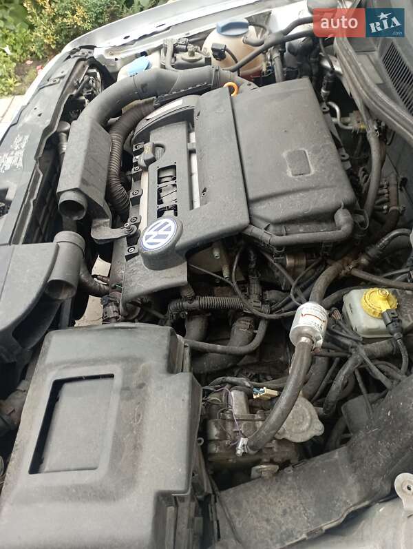 Хетчбек Volkswagen Golf 2003 в Охтирці