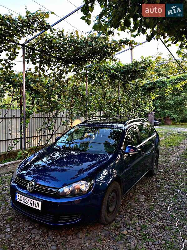 Універсал Volkswagen Golf 2010 в Мукачевому