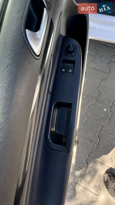 Хэтчбек Volkswagen Golf 2008 в Черновцах