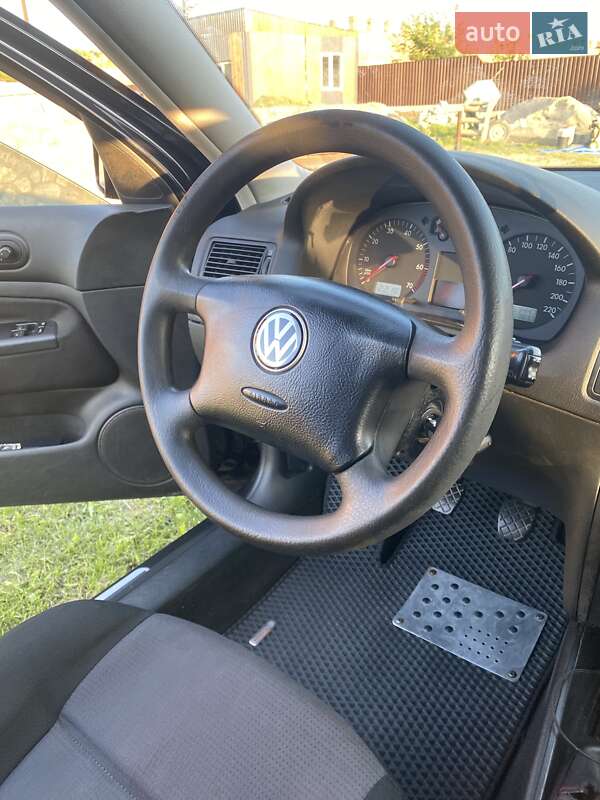 Хэтчбек Volkswagen Golf 2001 в Ахтырке