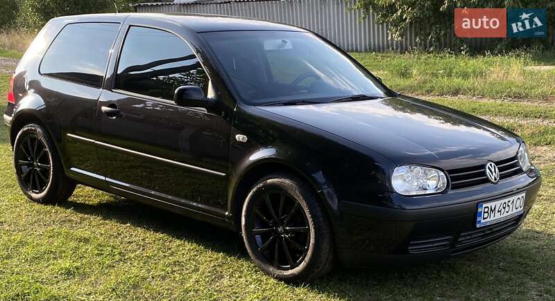 Хэтчбек Volkswagen Golf 2001 в Ахтырке