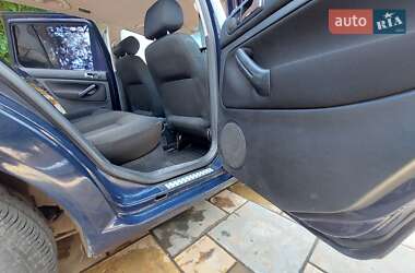 Хэтчбек Volkswagen Golf 2002 в 