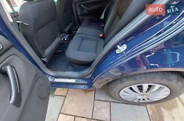 Хэтчбек Volkswagen Golf 2002 в 