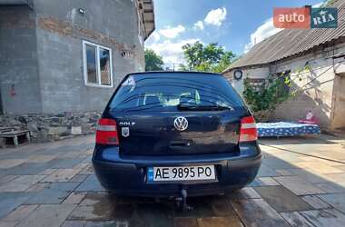Хэтчбек Volkswagen Golf 2002 в 