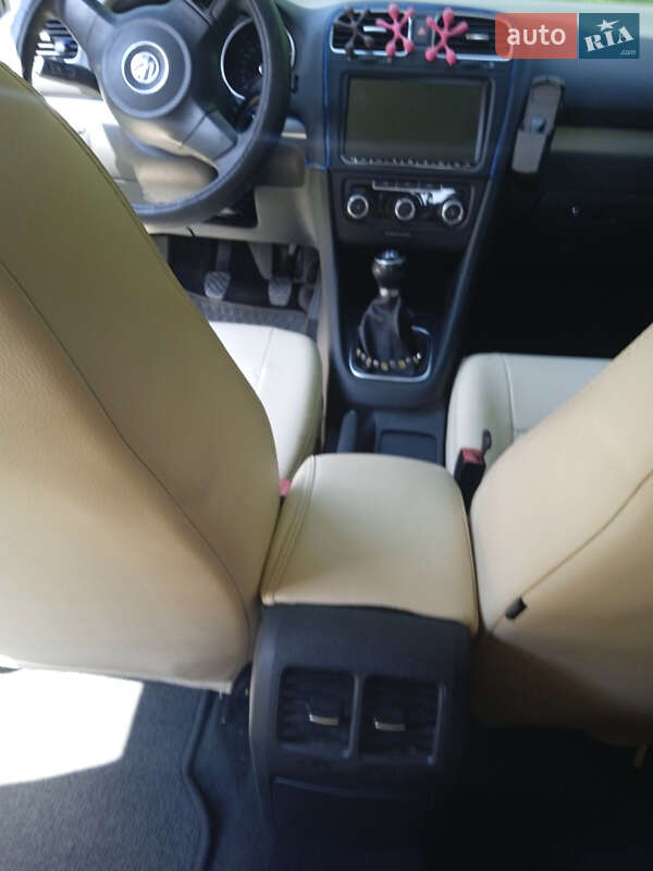 Універсал Volkswagen Golf 2010 в Самборі