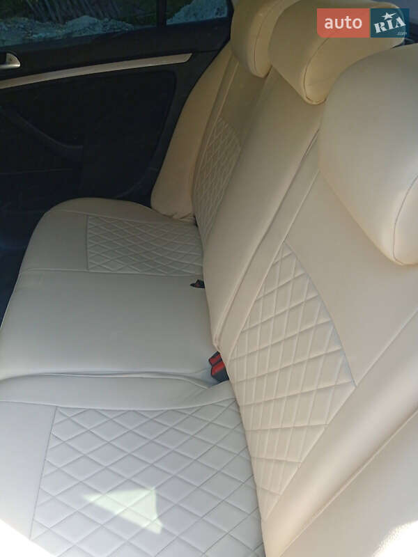 Універсал Volkswagen Golf 2010 в Самборі