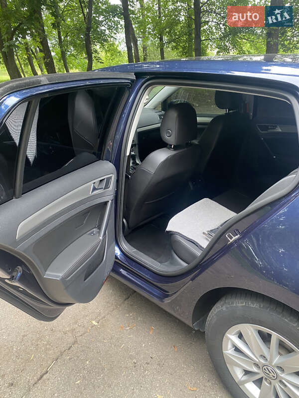 Хетчбек Volkswagen Golf 2015 в Дніпрі