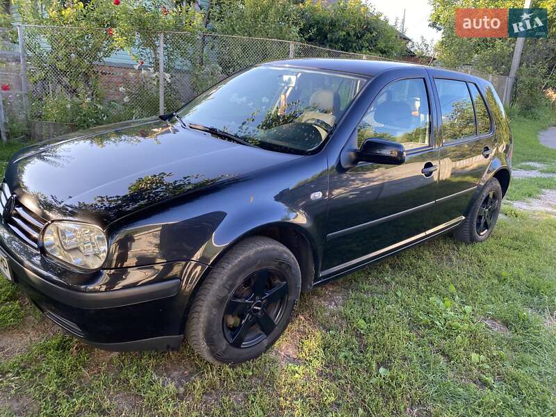 Хэтчбек Volkswagen Golf 2001 в Харькове