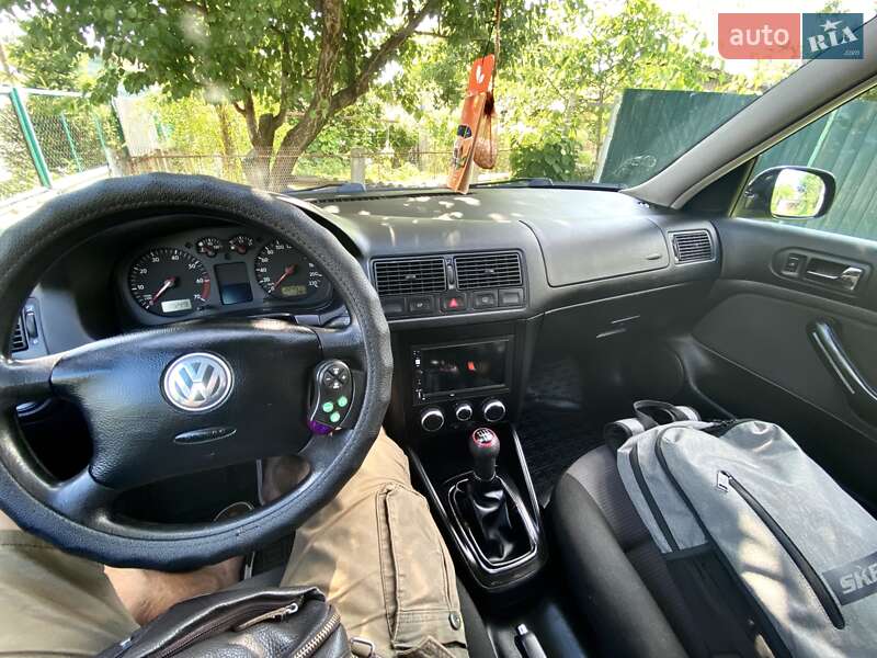 Хэтчбек Volkswagen Golf 2001 в Харькове