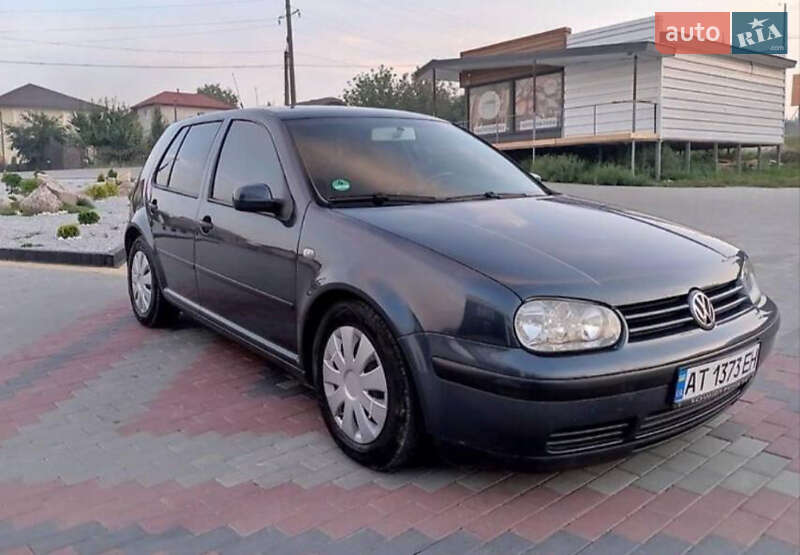 Хэтчбек Volkswagen Golf 2003 в Калуше