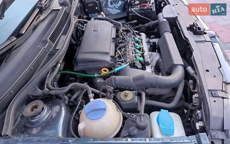 Хэтчбек Volkswagen Golf 2003 в Калуше