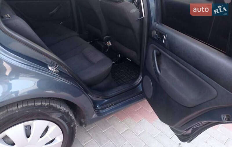 Хэтчбек Volkswagen Golf 2003 в Калуше