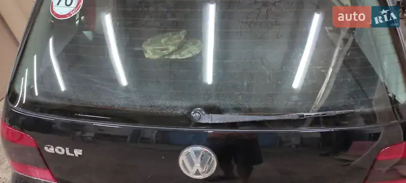 Хетчбек Volkswagen Golf 2001 в 