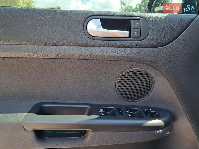 Хетчбек Volkswagen Golf 2006 в Вишгороді