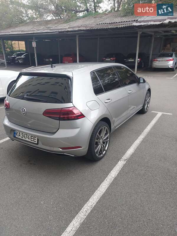 Хэтчбек Volkswagen Golf 2020 в Киеве