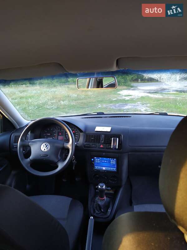 Хетчбек Volkswagen Golf 2001 в Дубровиці