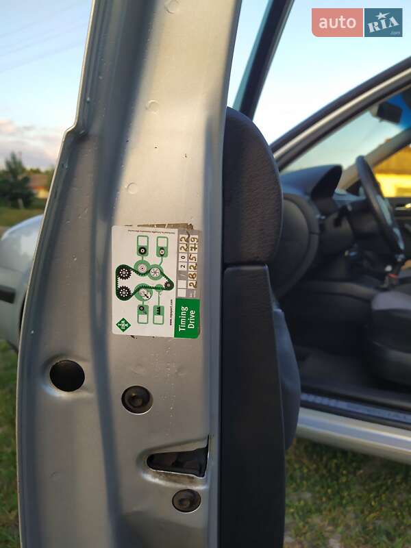 Хетчбек Volkswagen Golf 2001 в Дубровиці