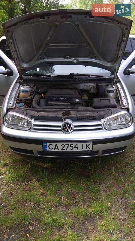 Хетчбек Volkswagen Golf 2001 в Каневі