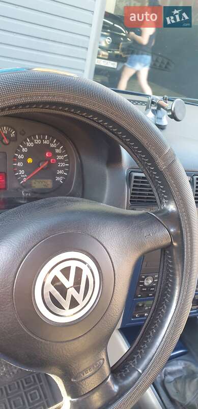 Хетчбек Volkswagen Golf 2000 в Кам'янському