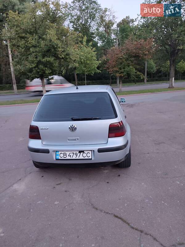 Хетчбек Volkswagen Golf 2002 в Чернігові