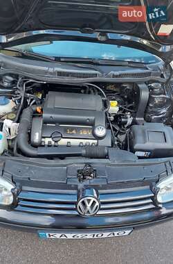 Універсал Volkswagen Golf 2004 в 