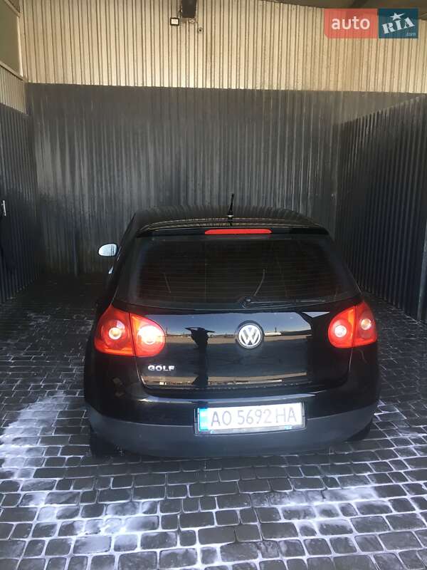 Хэтчбек Volkswagen Golf 2008 в Ужгороде