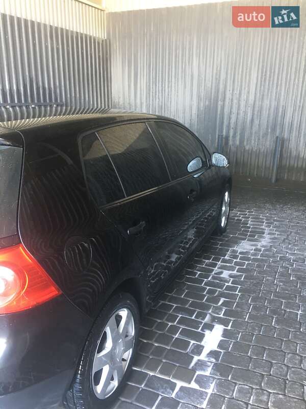 Хэтчбек Volkswagen Golf 2008 в Ужгороде