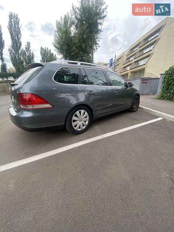 Універсал Volkswagen Golf 2009 в Києві