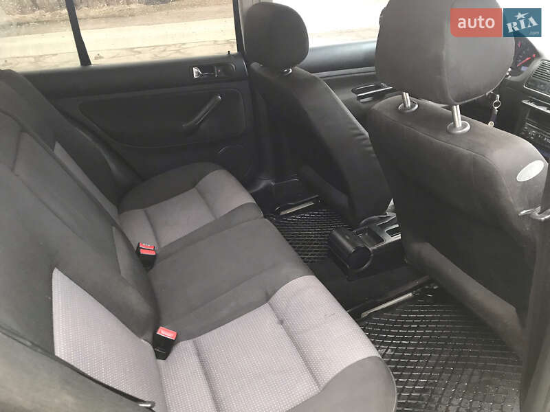 Хетчбек Volkswagen Golf 2002 в Дрогобичі