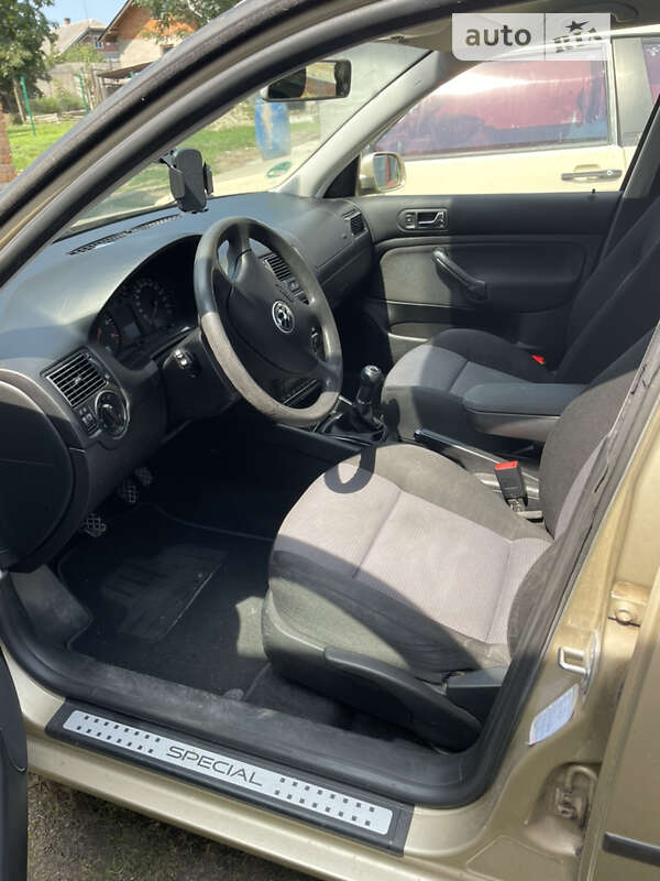 Хэтчбек Volkswagen Golf 2002 в Бучаче